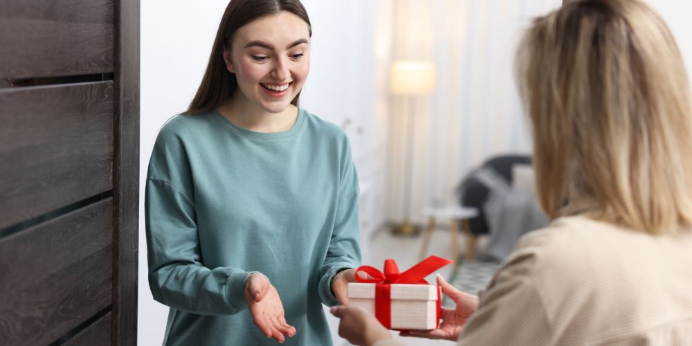 Housewarming Gift Ideas That New Homeowners Will Actually Use
