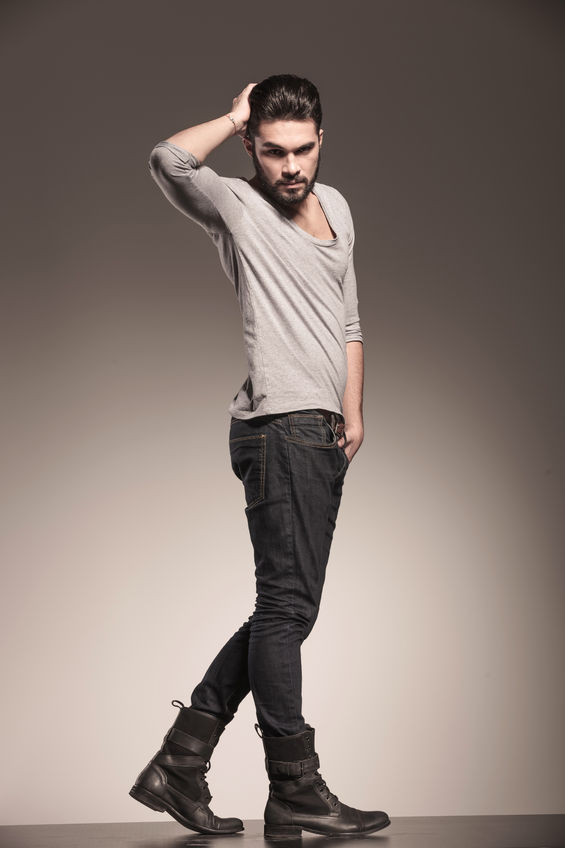knee ripped jeans man