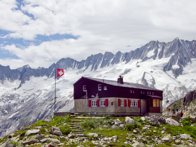 Experience the Overnight Feeling in Mountain Hut