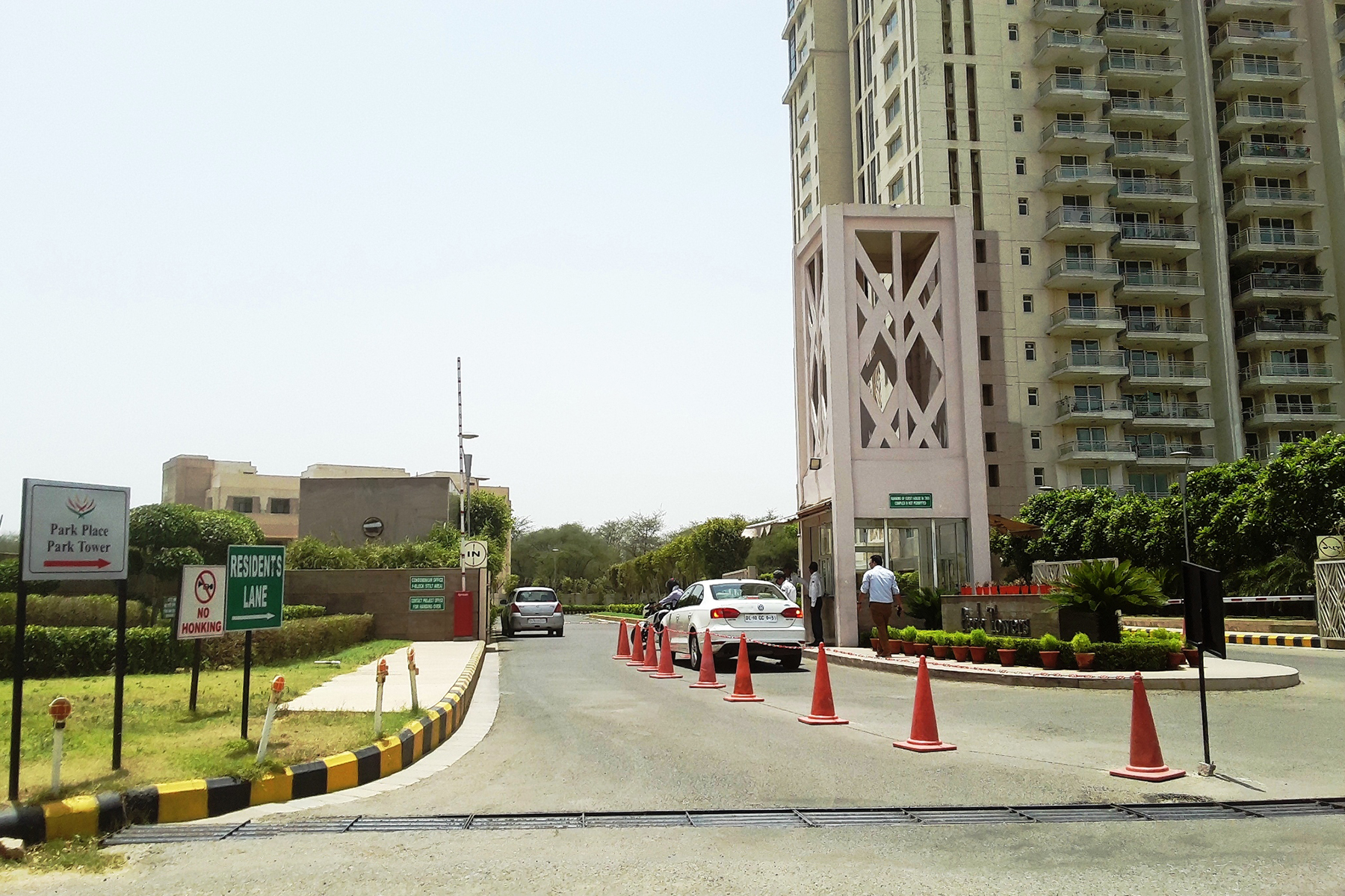 Service apartments in Gurugram | dlf park place for rent golf course road Gurugram