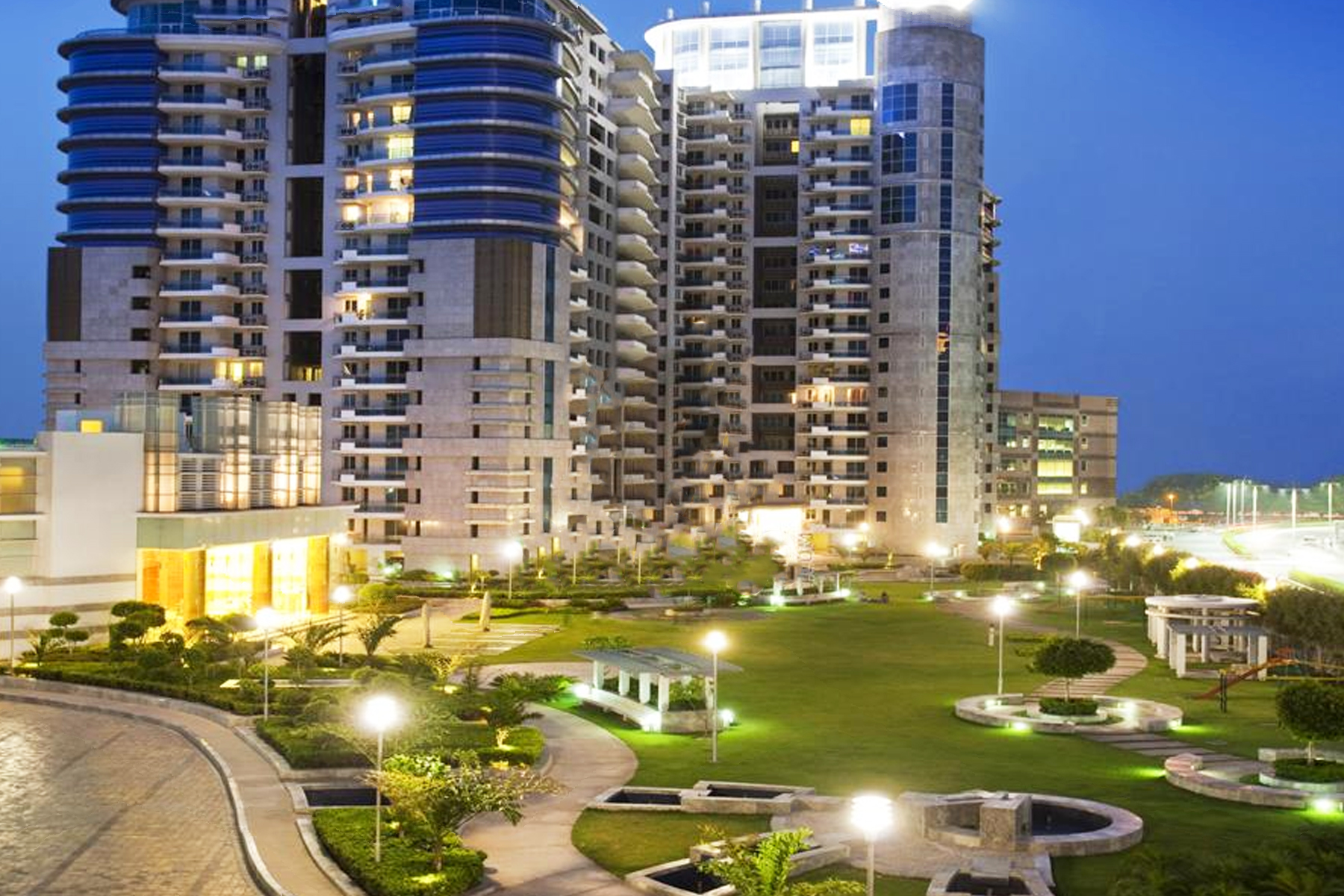 DLF Pinnacle for rent golf course road Gurugram | Service apartments in Gurugram
