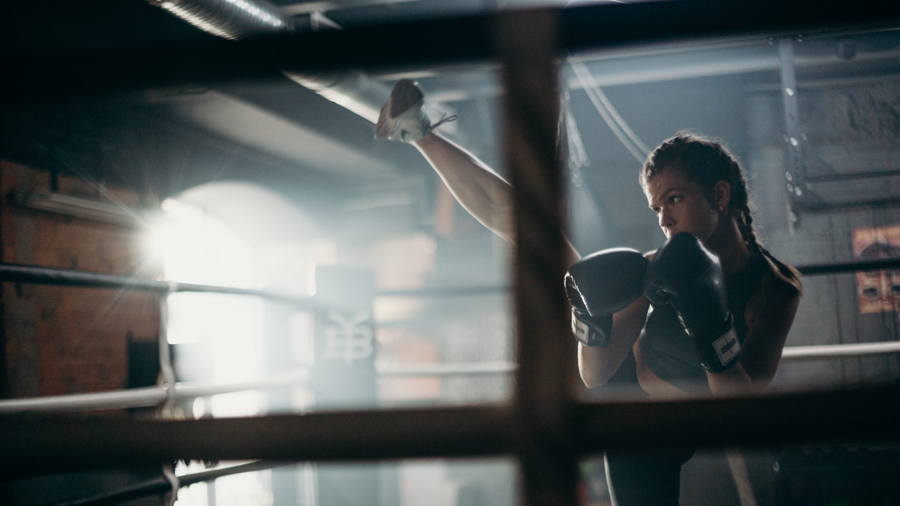 What Are Key Differences Between Boxing and MMA?
