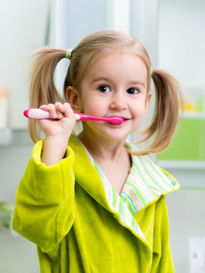 TIPS FOR CORRECT WAY OF BRUSHING TEETH