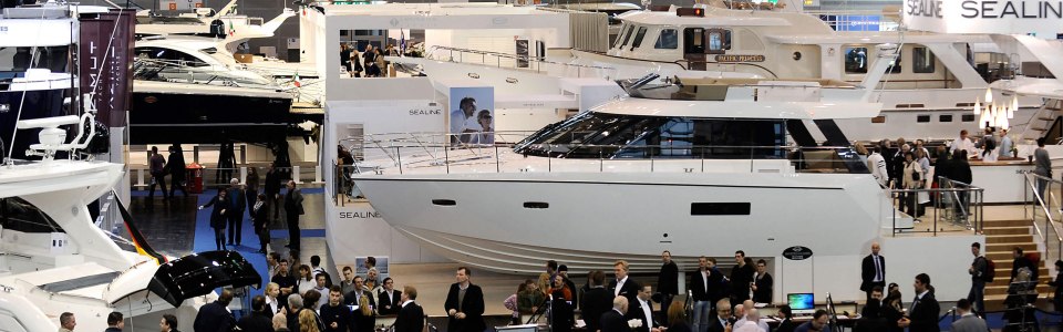 Enjoy Personalized Yacht Charter in Dubai