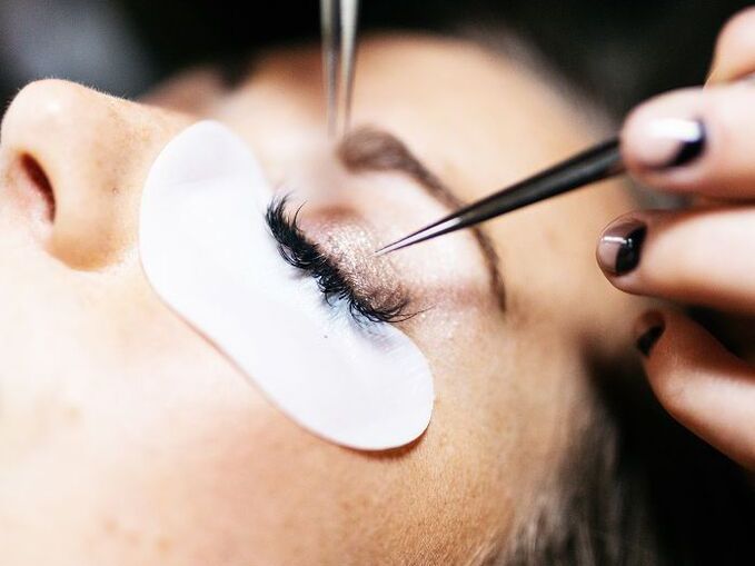 WHAT IS SEMI-PERMANENT MAKEUP?