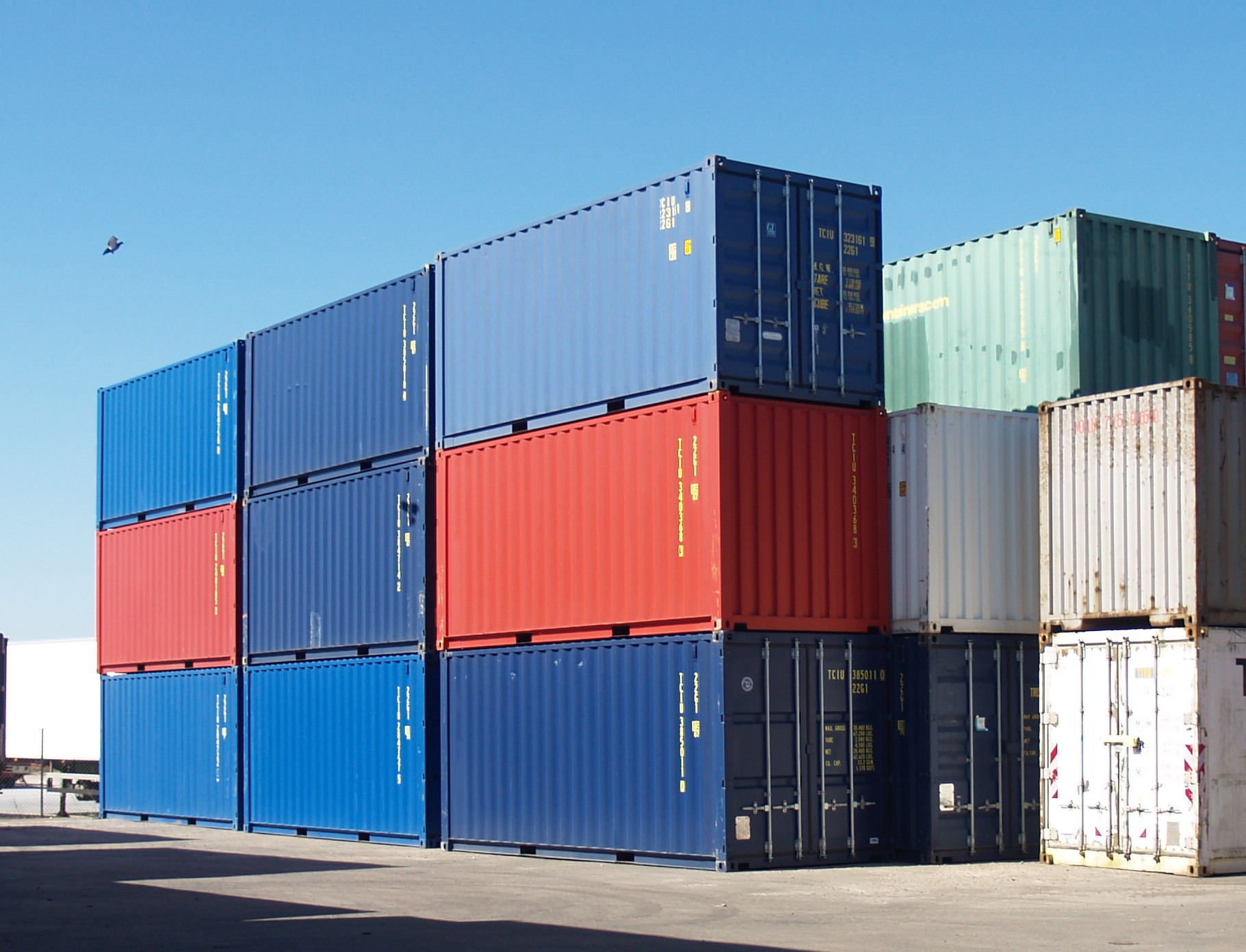 How to Get the Best Deals on Shipping Containers for Small Businesses 