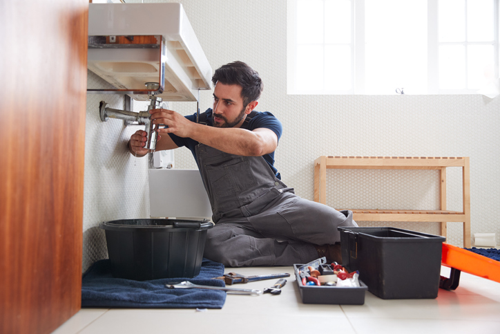 Why you should hire a professional plumber?