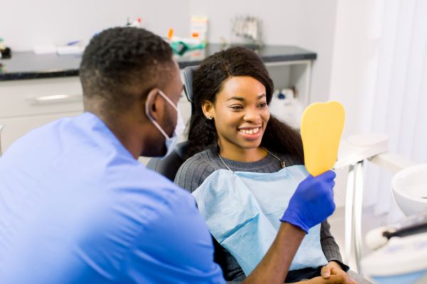 What are the benefits of visiting a Cosmetic Dentist near me?