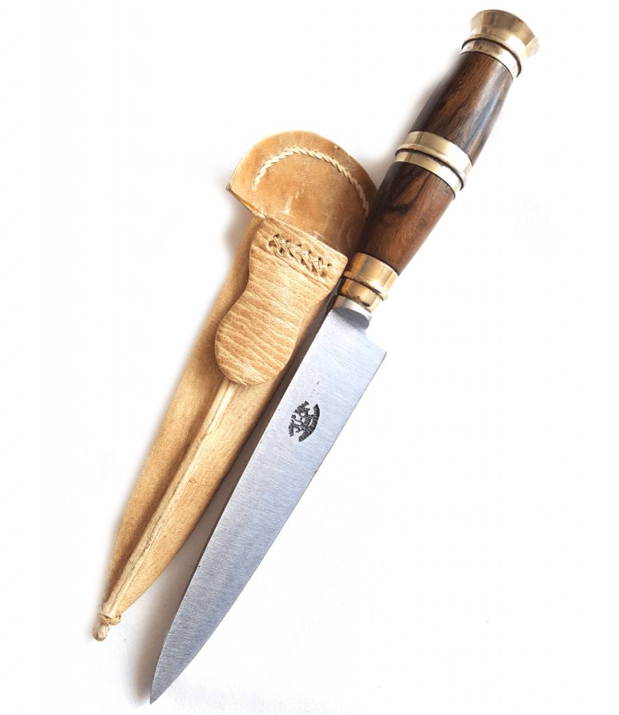 Knife with Wooden Handle Provides You Firm Grip On This Item!