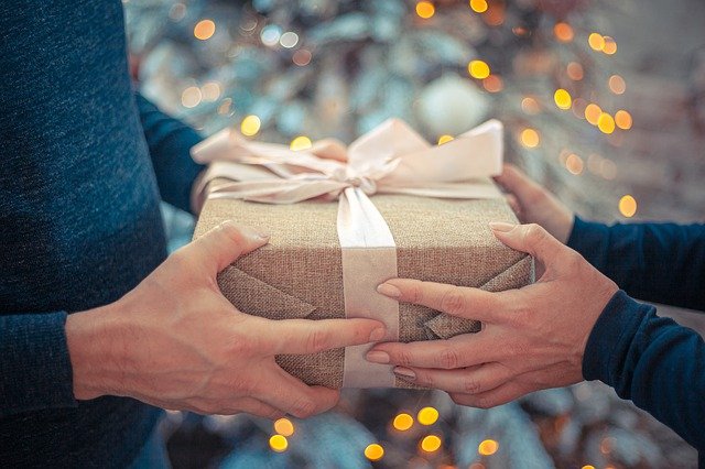How to choose a company to shop valuable gifts