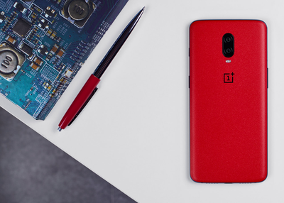 OnePlus 6T cut-price flagship launches with in-screen fingerprint sensor