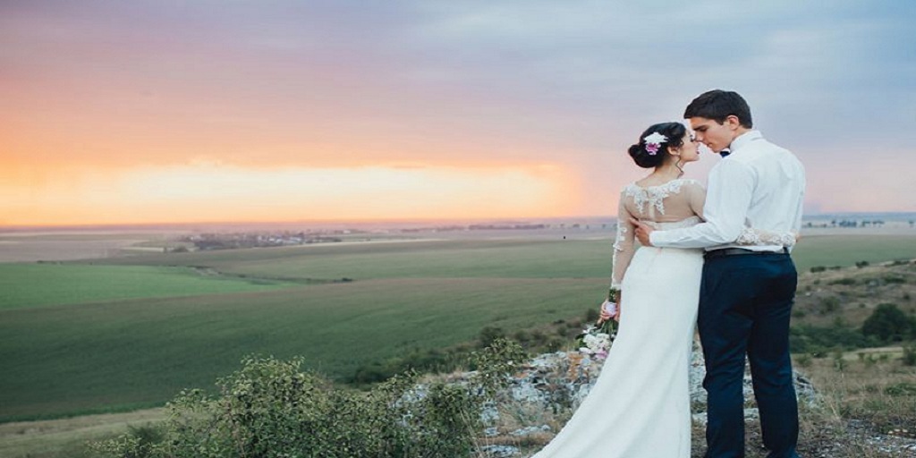 Get astonishing wedding shots with the contentment of lifetime