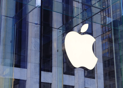 Apple takes the title as world’s first $1 trillion U.S. company