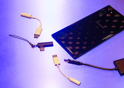 After Note 10 dumps headphone jack, Samsung ads mocking iPhone dongles disappear