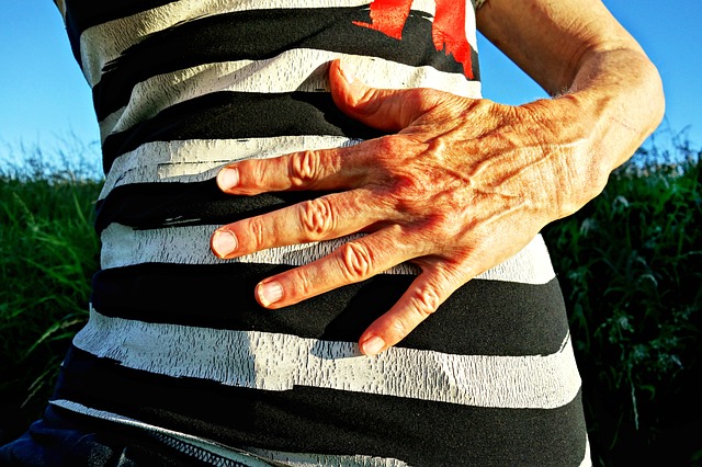 Treatment with charcoal on the liver and stomach