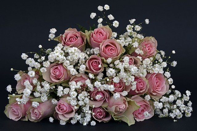 Why a bouquet of flowers for a gift is the best idea?