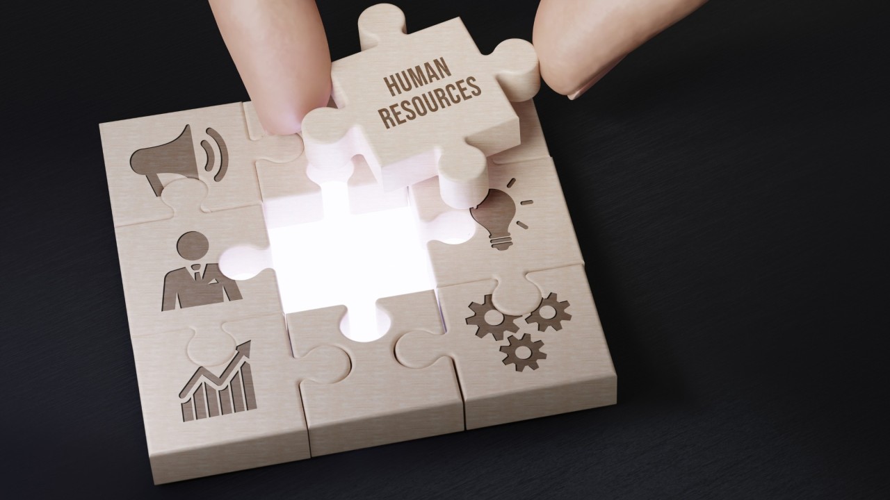 Top 10 Features To Look For In An HRMS System For Mid-Sized Companies