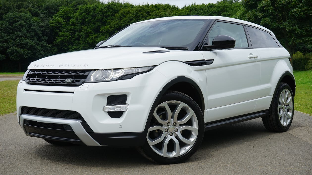 Hire Premium and Private Chauffeur Driven Car Service in London For A Luxury Trip