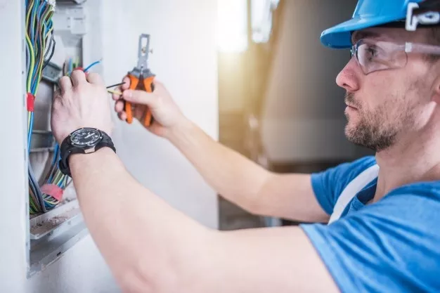 How to Choose the Right Licensed Electrical Contractor in Toronto