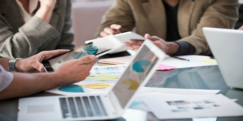 The Complete Guide for Non-Technical Founders to Manage App Developers