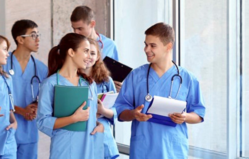 How to Select the Right Health Care Management Degree