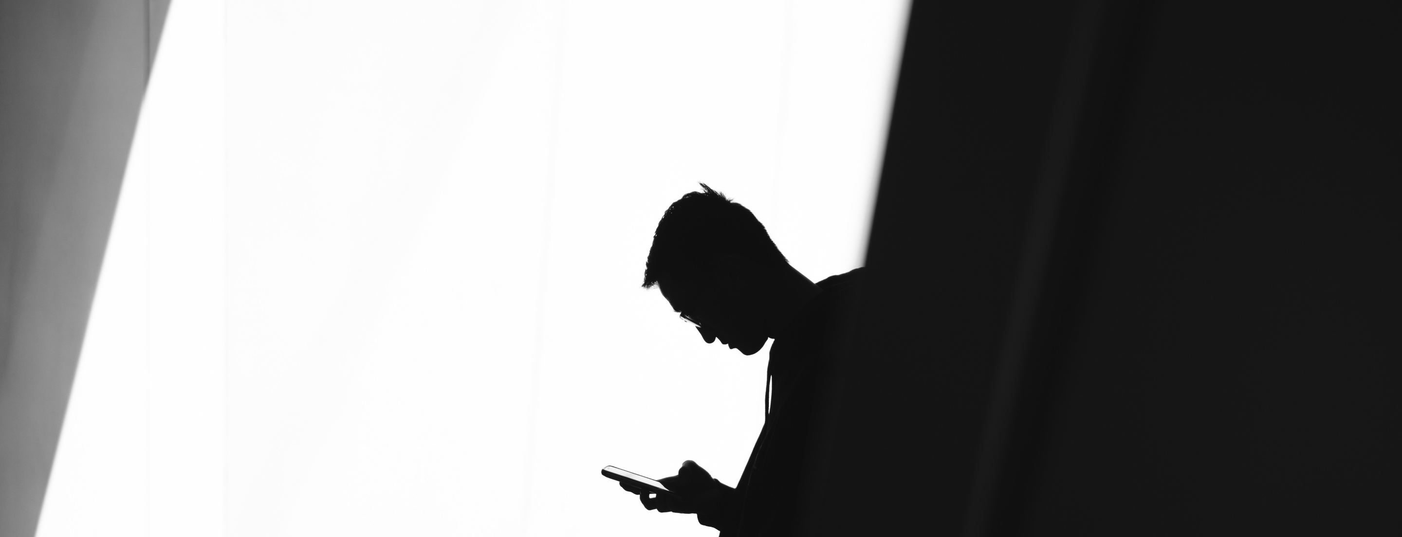 How to Build a Real-Time Chat: Picking the Right Hosted Messaging Service for Your Web or Mobile App
