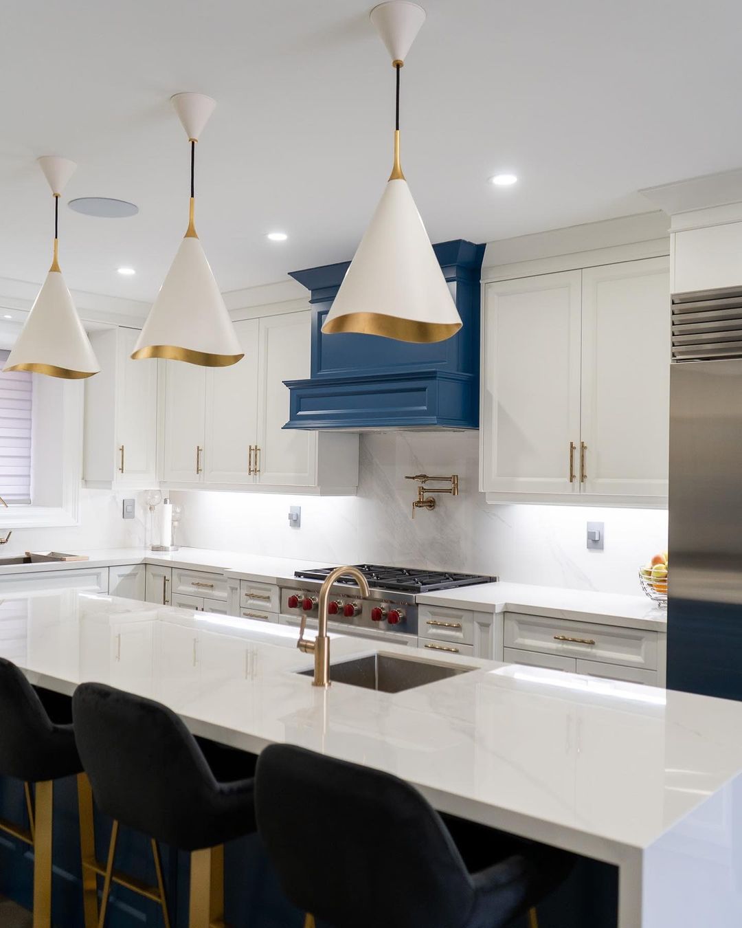 Modern Wall Units in Toronto | Aura Kitchen