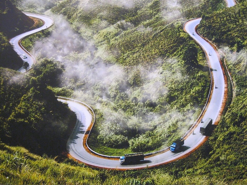 Discovers different beauties of tribe people in Aluoi tour