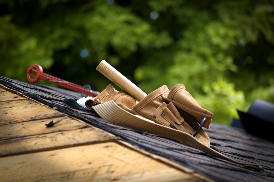 Common Roof Problems and How to Deal with Them
