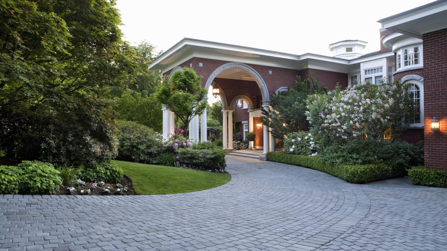 Give Homes Stunning Appearance With Well-Designed Driveways