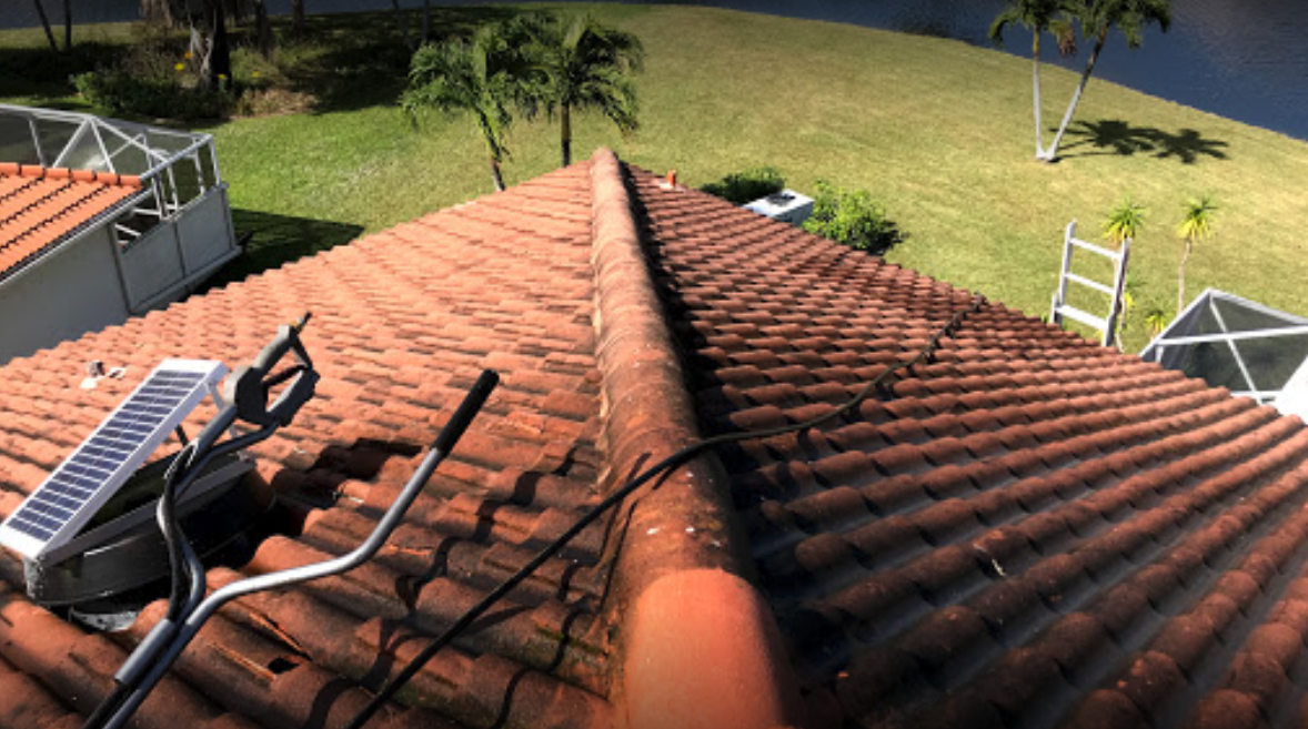 Professionals Roof Cleaning Services: Make Your Home Exterior Beautiful