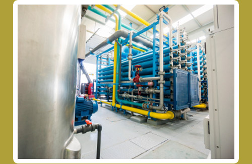 Crisis Water Supply Planning: When Fast Desalination Beats Temporary Deliveries