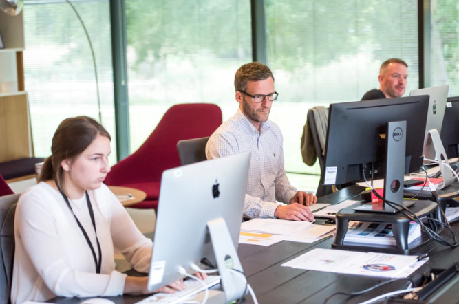 Top Reasons of Why To Have Live Chat Outsourcing