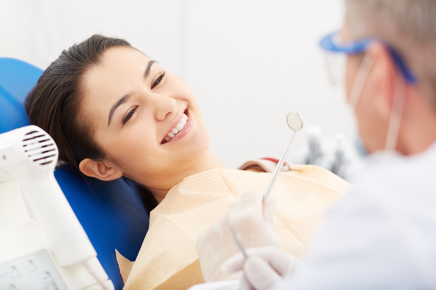 7 Reasons You Must Go for Teeth Whitening Treatment