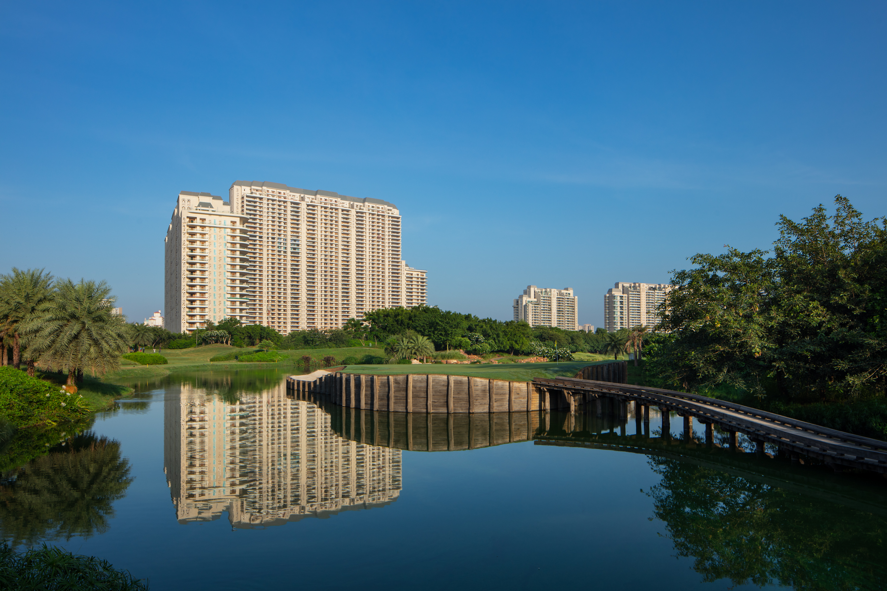 Service Apartments For Resale on Golf Course Road Gurgaon – DLF The Crest Gurgaon