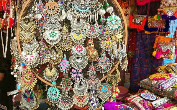 Affordable women accessories to buy from in Delhi