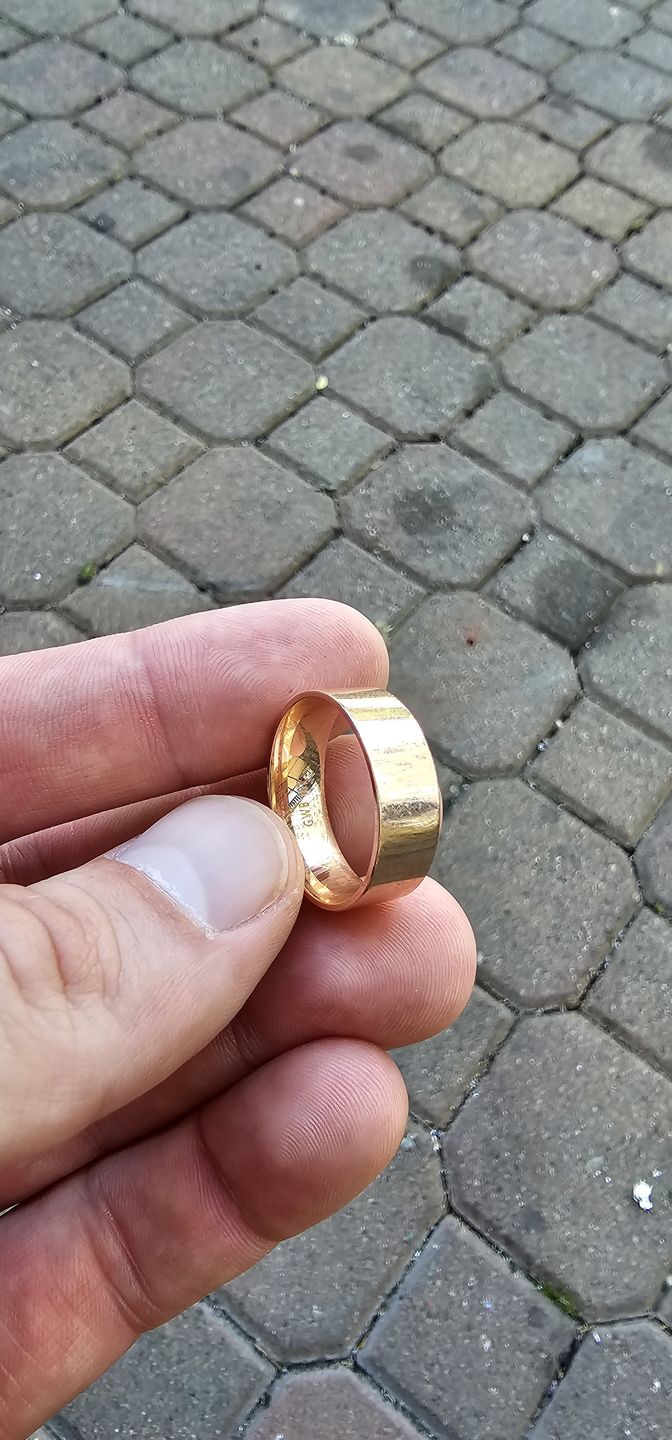 Narrow Down Your Choices with Unique 10Kt Classy Mens Wedding Bands