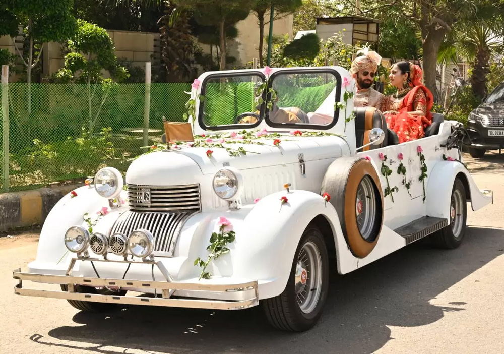 Should You Book a Wedding Cab or Arrange Your Own Transport?