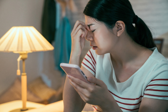 How to Defend Your Eyes From Your Smartphone's Blue light