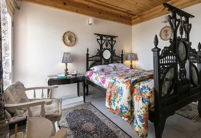 Beauty of Forest Hill and Luxury room in Kasauli Hills