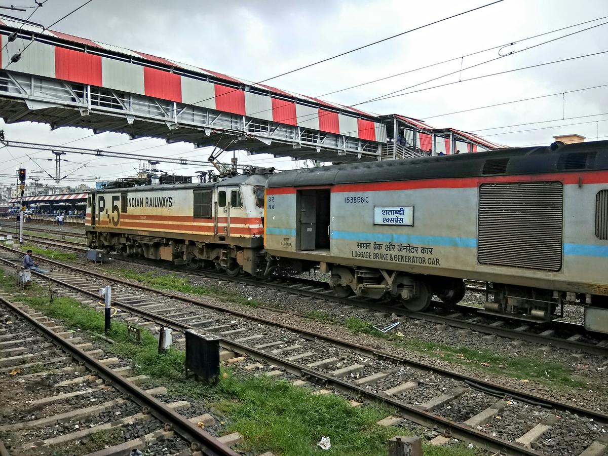 Travel from Delhi To Agra by Train