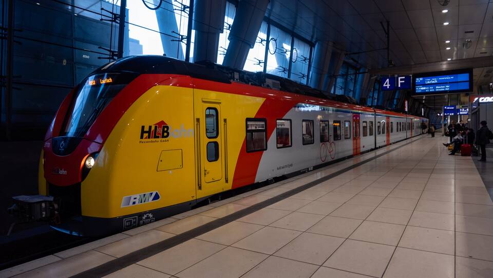 How To Check PNR Status – 3 Easy Methods