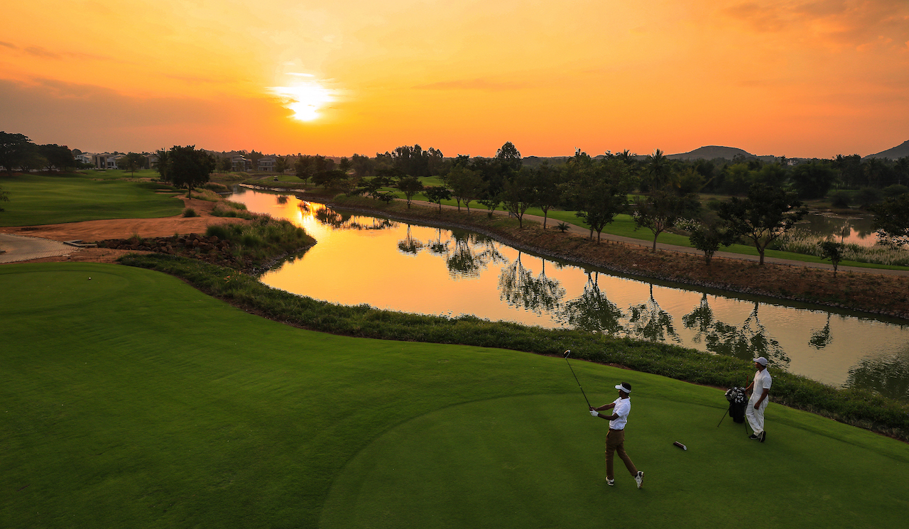 Private Villa For Rent In Golfshire