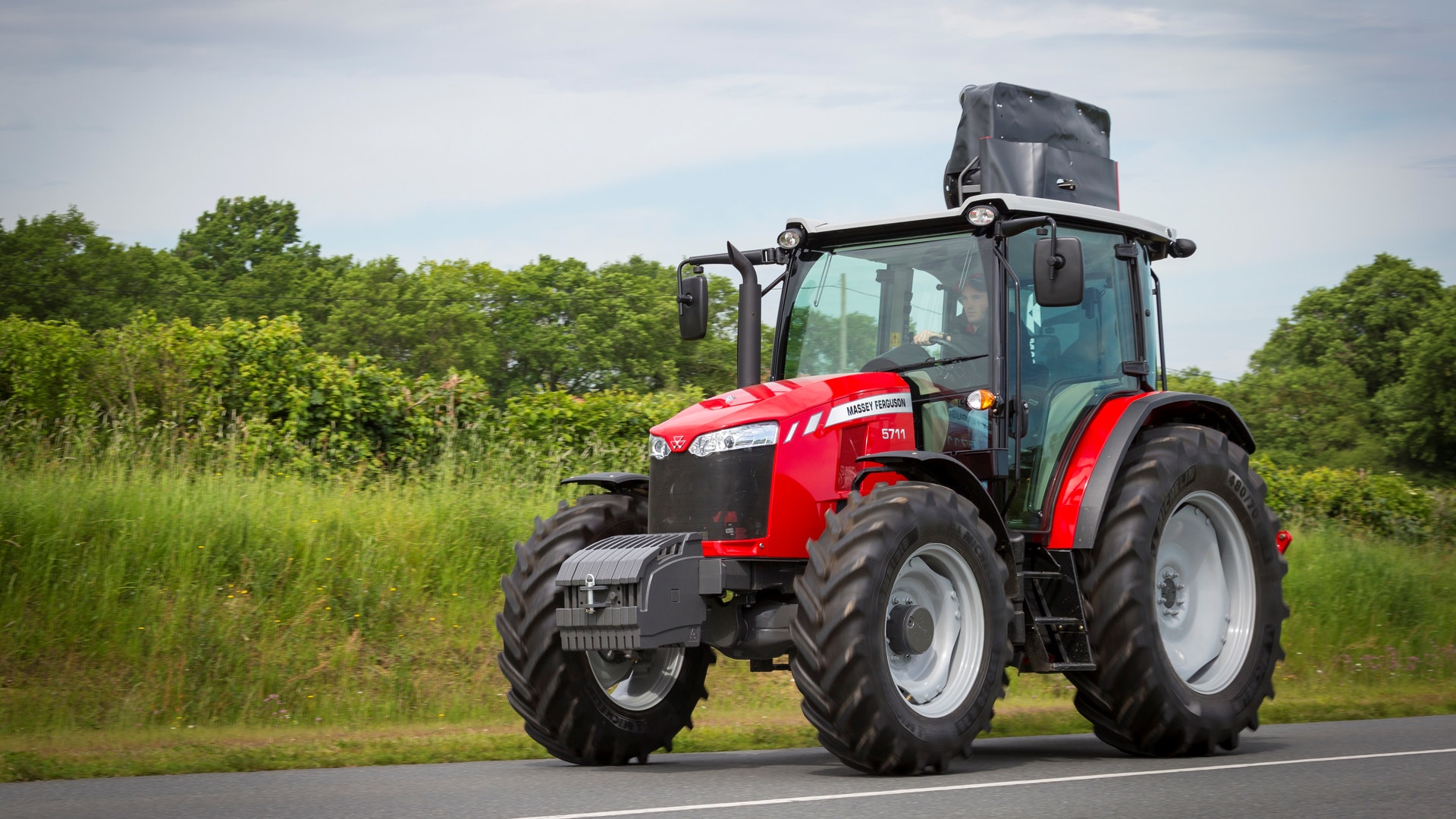 Massey Ferguson Tractor - Completely Loaded With Advanced Features