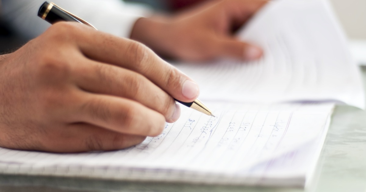 What is an informative essay