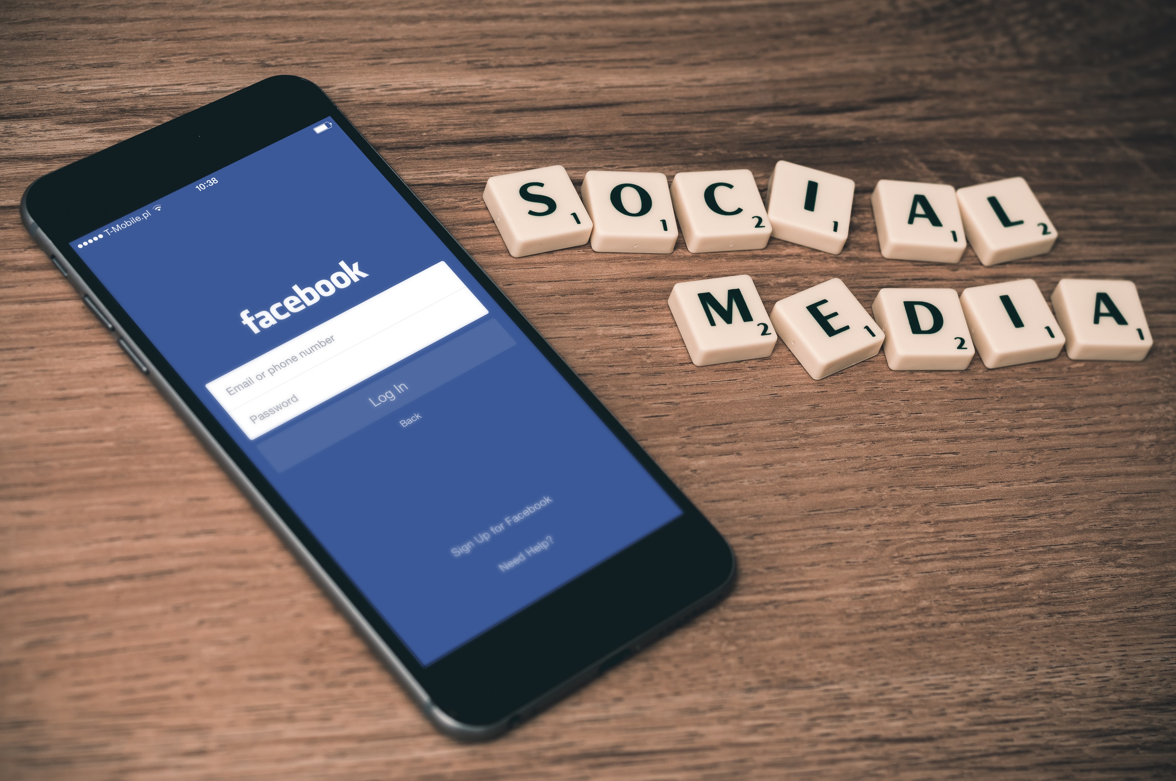 How to use Facebook Groups to promote service