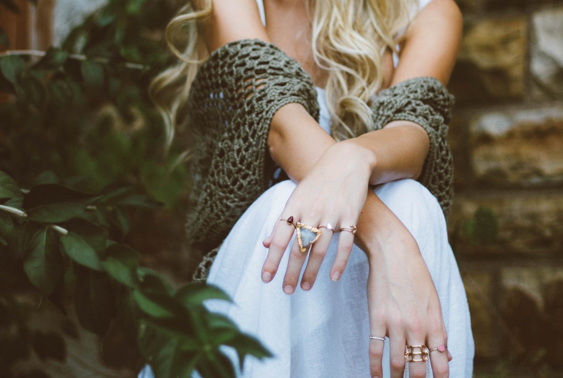 To improve the sense of high-end fashion, start with accessories