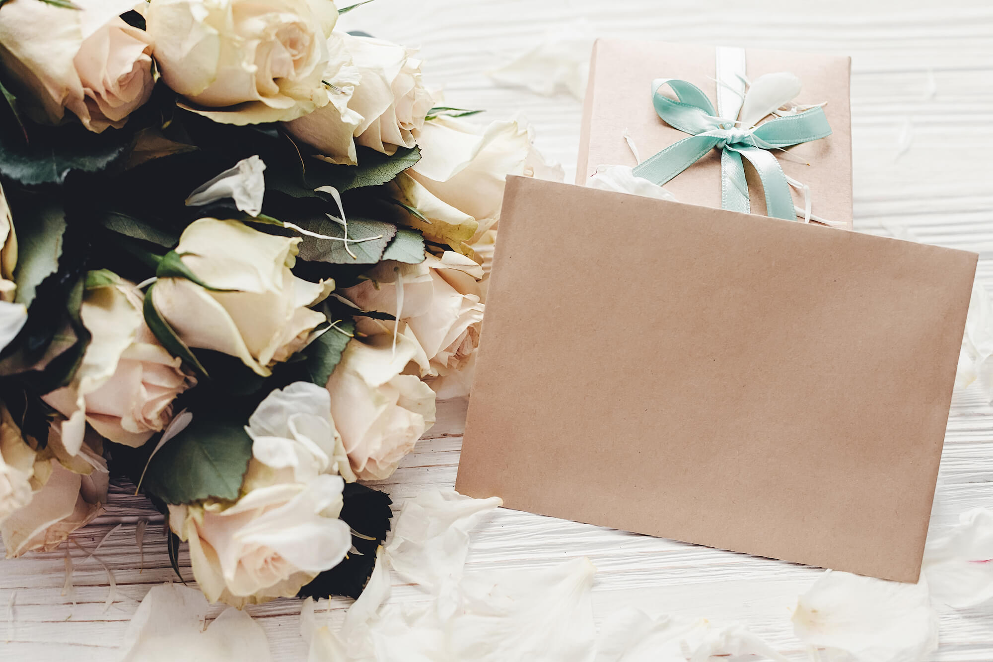 How Much to Spend on a Wedding Gift: 8 Things You Should Know