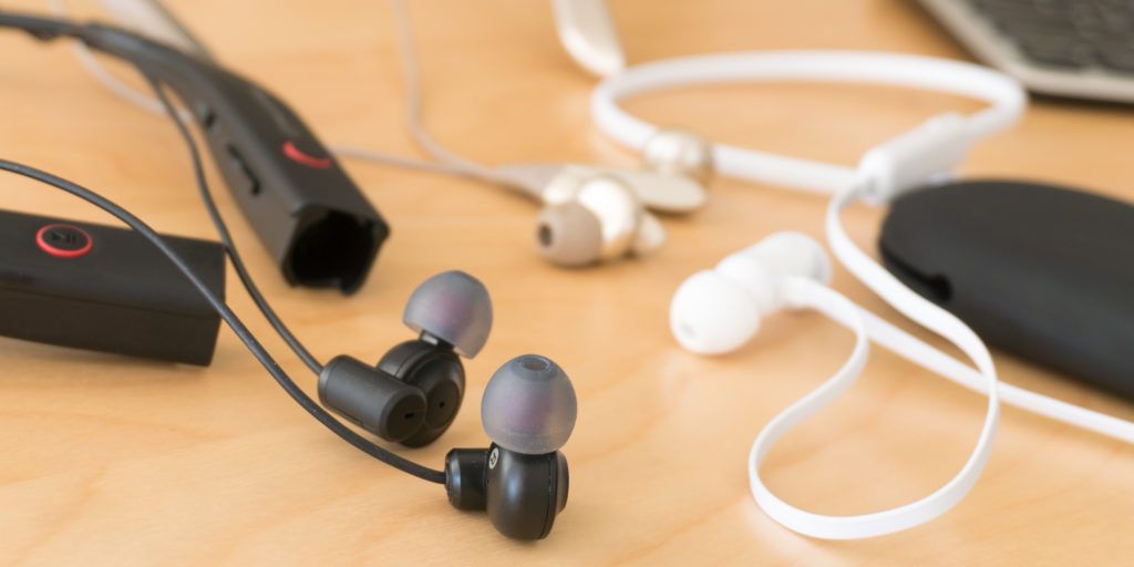 How Can Earbuds and Mics Work Together?
