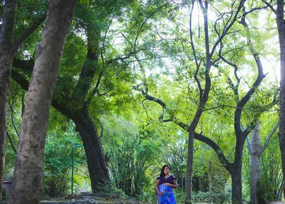 Of flowers & bees, P's summer maternity shoot session in Delhi